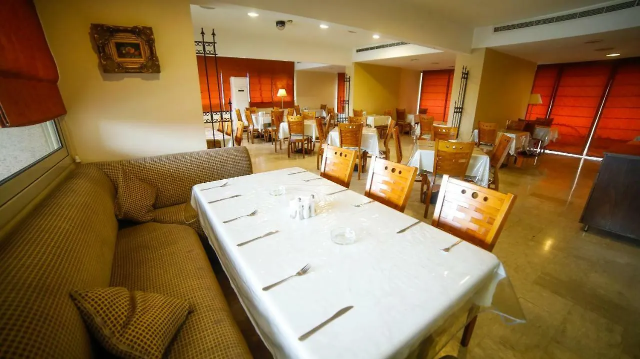 White House Hotel Jal el Dib 4*,